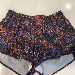 Lululemon floral hotty hot short sz 4